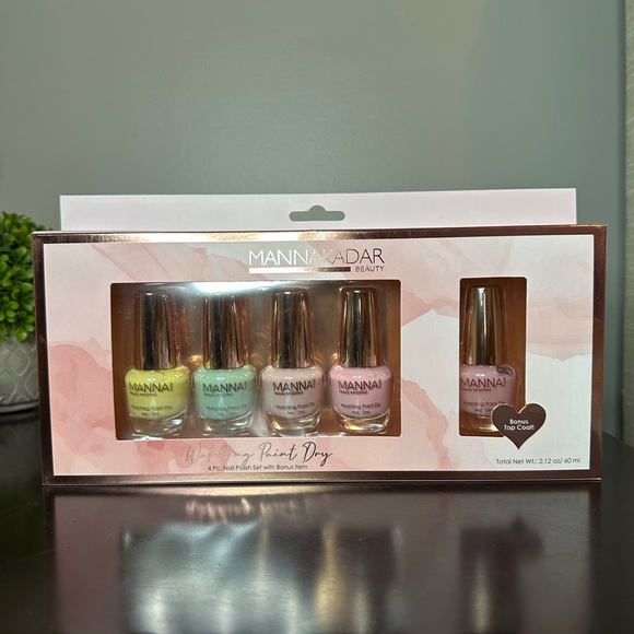 Manna Kadar nail polish - Picture 1 of 1